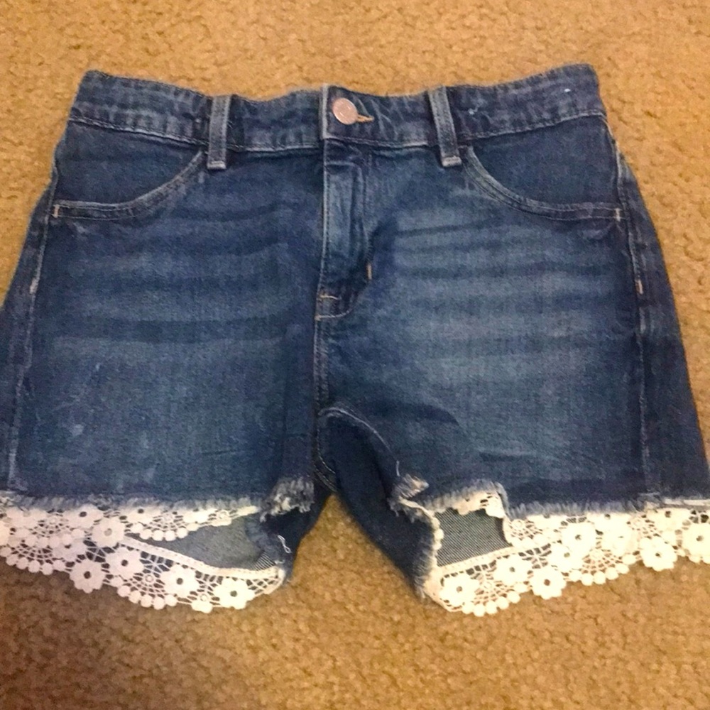 Jean shorts with white lace